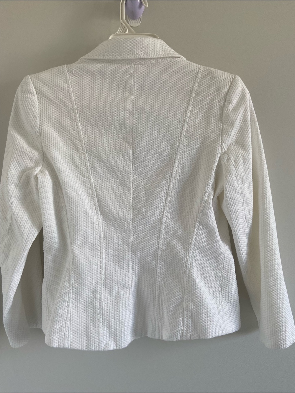 le chateau White Textured Tailored Blazer - Picture 4 of 9